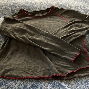 NATURAL LIFE Women’s Charcoal Long Sleeve Scoop Neck Top with Red Accents Sz M